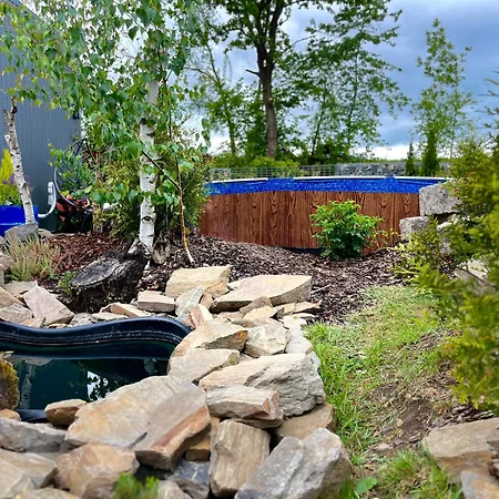 Garden - The Lotus بيت للعطل Drahobudice