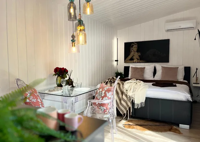 Garden - The Lotus בית נופש